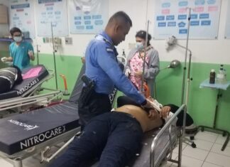 Guardia de seguridad se quita la vida de un disparo en su cabeza mientras jugaba con su arma de reglamento