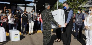 Salen 17 maletas electorales para Centroamérica y EE. UU.