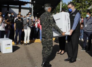 Salen 17 maletas electorales para Centroamérica y EE. UU.