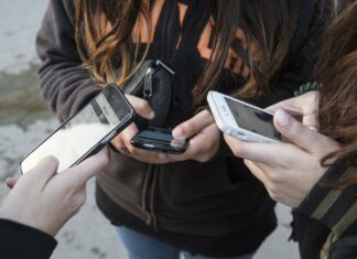 El gobierno pone a disposición de los menores de edad la línea de denuncias gratuita 110