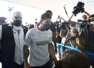 Lionel Messi arriba a Madrid para realizarse un tratamiento en la rodilla