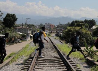 Guatemala detiene a 54 migrantes haitianos en un furgón y los envía a Honduras