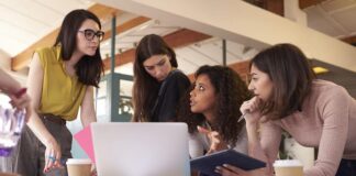 Expertas urgen disminuir informalidad laboral entre mujeres en Latinoamérica