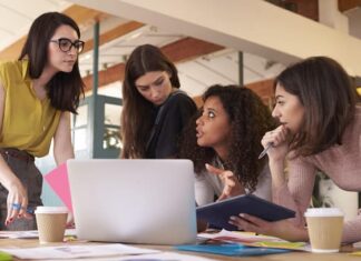 Expertas urgen disminuir informalidad laboral entre mujeres en Latinoamérica