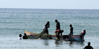 Pescadores artesanales hondureños mejoran sus vidas con energía solar