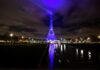 La Torre Eiffel se ilumina de azul para celebrar la presidencia gala de la Unión Europea