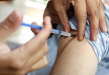 Hombre es detenido tras intentar vacunarse contra covid por octava vez en Eslovenia