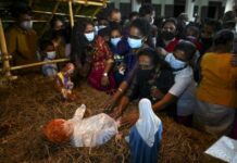 El mundo celebra otra Navidad ensombrecida por la pandemia