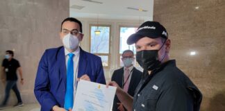 Pedro Chávez recibió la acreditación del CNE tras ganar la diputación en el Congreso Nacional