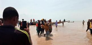 Al menos 29 fallecidos, la mayoría niños, en un naufragio en Nigeria