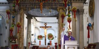 Sacerdote promigrantes oficia misa en Guatemala por 56 fallecidos en México