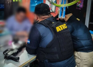 Exaspirante a cargo de elección popular es capturado por suponerlo responsable de pornografía infantil y violación