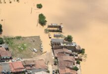 Ordenan la evacuación urgente de un municipio de Brasil tras colapsar una presa debido a las fuertes lluvias