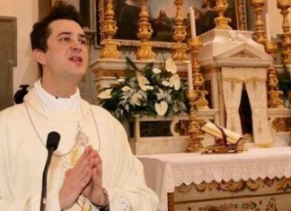 Condenan a tres años de prisión al párroco italiano que robaba las donaciones de sus feligreses