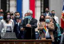 Sebastián Piñera presidente chileno, promulga ley de matrimonio igualitario