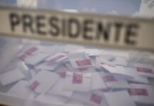 Chile inicia el conteo de votos en medio de críticas