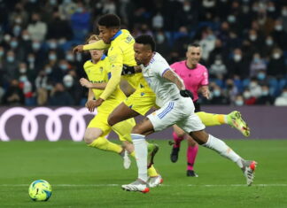 ‘Choco’ Lozano, sustituido por molestias musculares