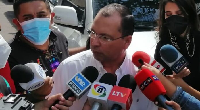 Reynaldo Ekónomo presenta ante el CNE 20 impugnaciones por «irregularidades» en actas electorales