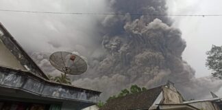 La erupción del Semeru deja al menos 13 muertos y un paisaje lunar