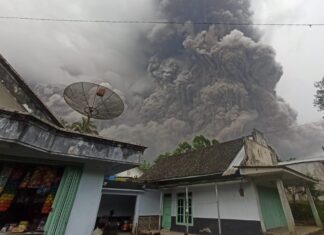 La erupción del Semeru deja al menos 13 muertos y un paisaje lunar