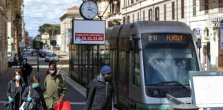 Italia prohibirá el uso del transporte público a quienes no estén vacunados contra el coronavirus