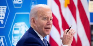 Biden no descarta exigir vacunas a viajeros en EEUU si lo aconseja su equipo