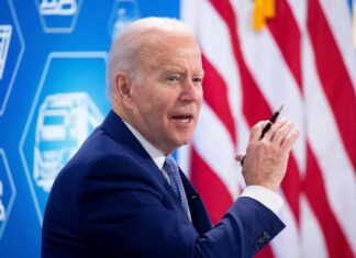 Biden no descarta exigir vacunas a viajeros en EEUU si lo aconseja su equipo