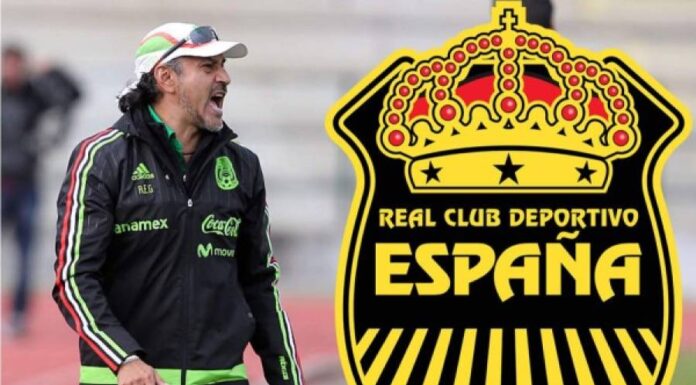 El entrenador mexicano ‘Potro’ Gutiérrez renueva su contrato con Real España