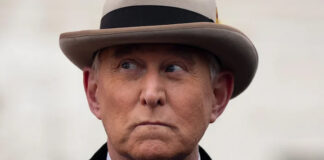 Excolaborador de Trump comparece ante comité que investiga asalto a Capitolio