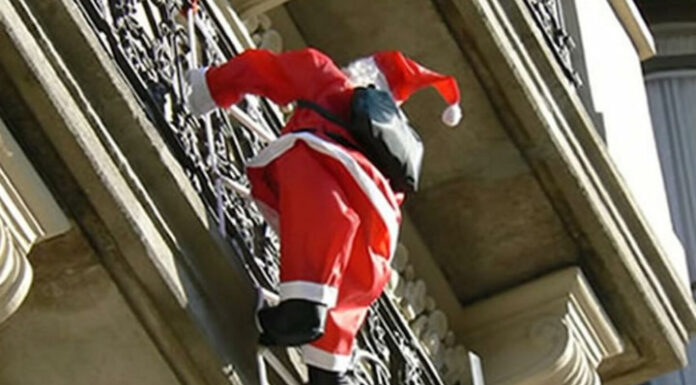 Detienen a un falso «Papá Noel» que atracaba tiendas en Roma