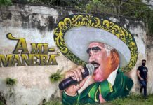 Artista hondureño crea un mural en homenaje a Vicente Fernández