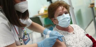 Aplicarán vacuna de refuerzo 4 meses después de la segunda dosis a mayores de 50 años