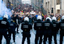 Al rededor de 3.500 personas se manifiestan en Bruselas contra el pasaporte covid