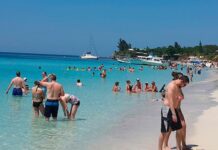 ¡A partir del lunes! Dos vuelos diarios con turistas canadienses llegarán a Roatán