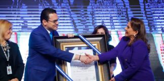 El CNE entrega a Xiomara Castro la credencial como presidenta electa de Honduras