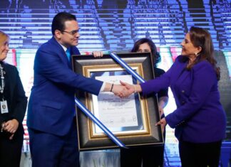 El CNE entrega a Xiomara Castro la credencial como presidenta electa de Honduras