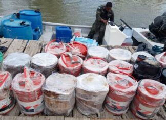 Detienen a tres colmbianos transportando supuesta cocaína en La Mosquitia hondureña