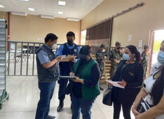 Autoridades fiscales llegan al centro logístico del CNE para investigar las denuncias de actas adulteradas