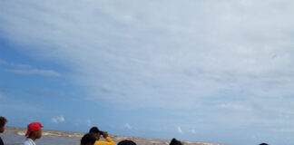 El Cuerpo de Bomberos busca a dos pescadores tras naufragar en el Mar Caribe