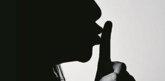 Arrestan en EE. UU. a mujer que envenenó a su novio por hablar demasiado