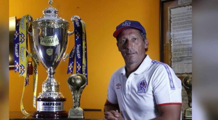 Pedro Troglio regresaría a dirigir al fútbol argentino tras lograr tetracampeonato con Olimpia