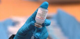 El Gobierno francés impone el teletrabajo y adelanta la tercera dosis