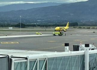 ¡Histórico! Aterriza el primer vuelo comercial en el Aeropuerto Internacional de Palmerola