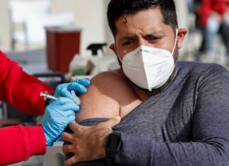 La mejor protección contra ómicron es dosis de refuerzo, según estudios