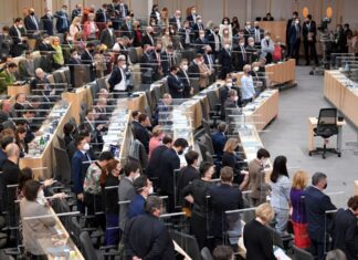 Austria, primer país europeo en votar mandato de vacunación