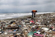 Guatemala afirma que controló el flujo de desechos sólidos que llegan a las playas de Honduras