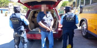 Capturan a un individuo con al menos 11 paquetes de cocaína en la posta policial de El Durazno
