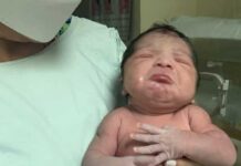 Una niña es de las primeras nacidas en el 2022 en Honduras