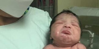 Una niña es de las primeras nacidas en el 2022 en Honduras