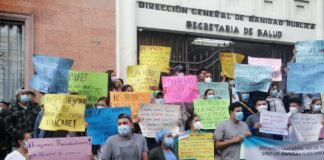 Continúa protesta de personal de la salud en exigencia de reintegros